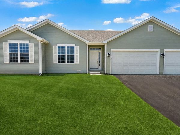 206 Cress Creek Trail, Poplar Grove, IL 61065