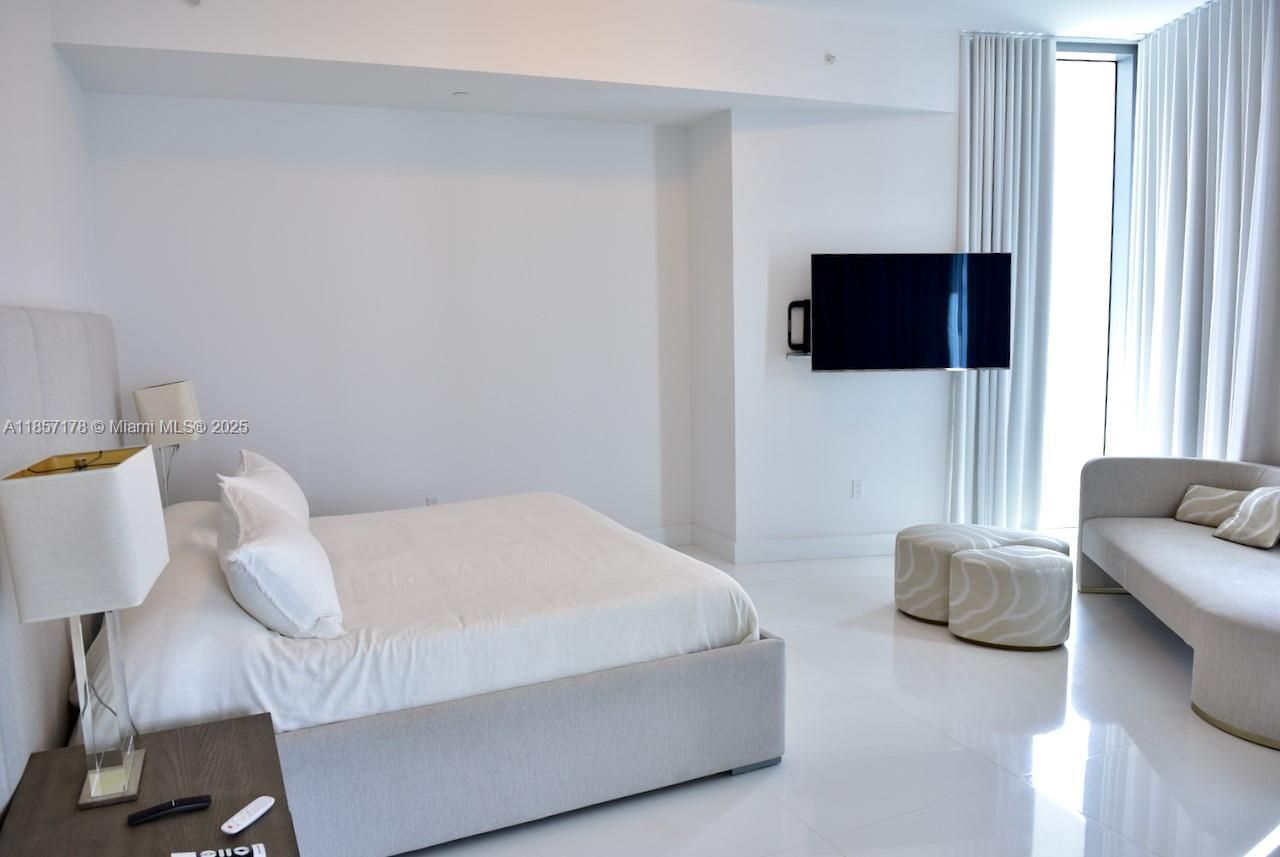 17475 Collins Ave, Unit 2802, Sunny Isles Beach, FL 33160 Photo