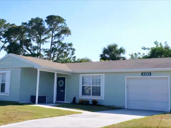 2212 SE Wald St, Port St. Lucie, FL 34984