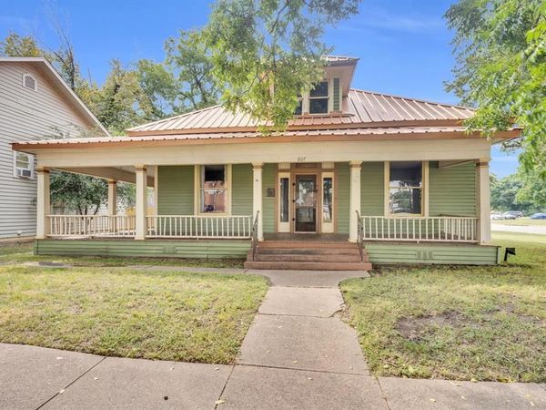 607 W Brown Street, Ennis, TX 75119