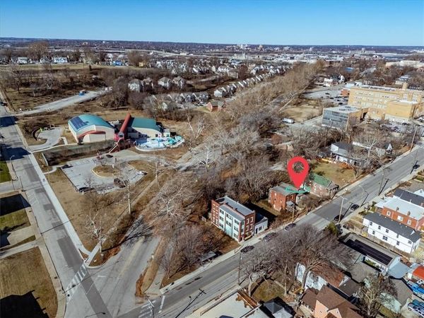 2020 Summit Street, Kansas City, MO 64108