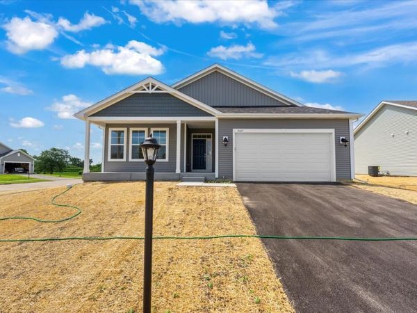 202 Cress Creek Trail, Poplar Grove, IL 61065