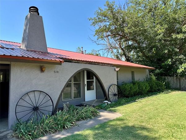 510 E Pecan Street, Seymour, TX 76380