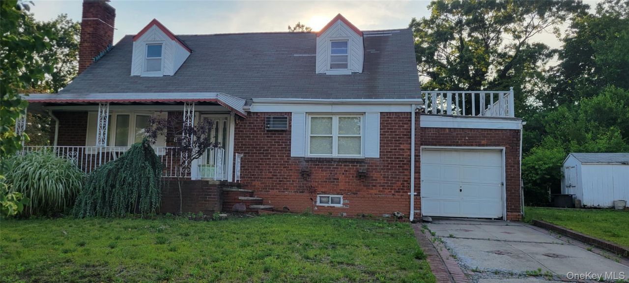 6 Newburgh Street, Elmont, NY 11003 Main Photo