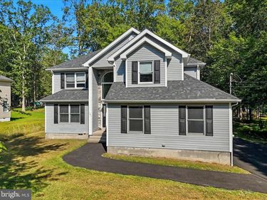 190 SANDLEWOOD DRIVE, EAST STROUDSBURG, PA 18301