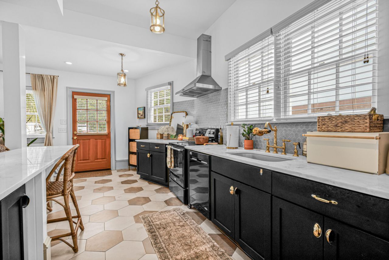 35 Society Street Photo 9