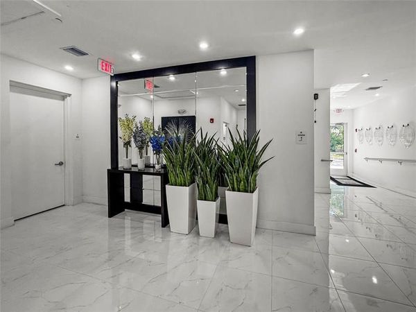 1044 NE 18th Ave, Unit 203, Fort Lauderdale, FL 33309