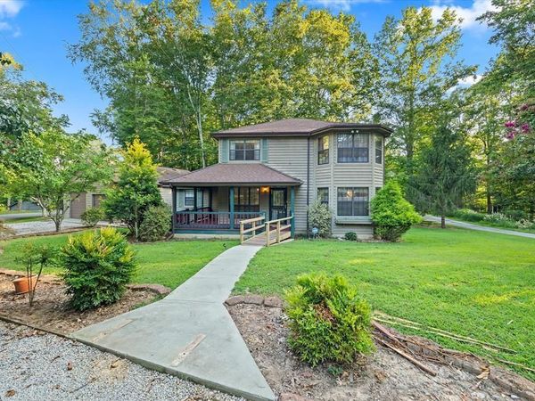 1111 Cherokee Rd, Byrdstown, TN 38549