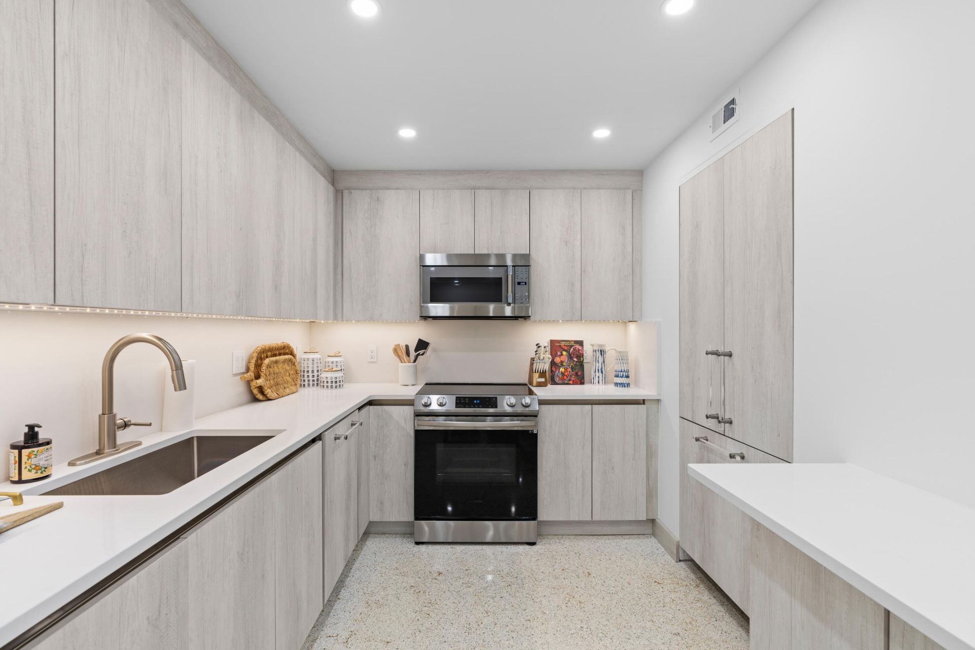 170 N Ocean Boulevard, Unit 208, Palm Beach, FL 33480 Photo