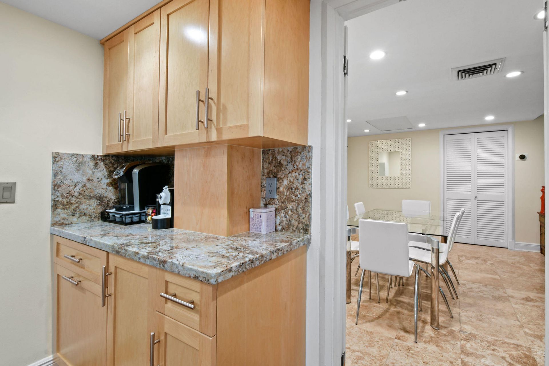 226 Brazilian Avenue, Unit 2 D, Palm Beach, FL 33480 Photo