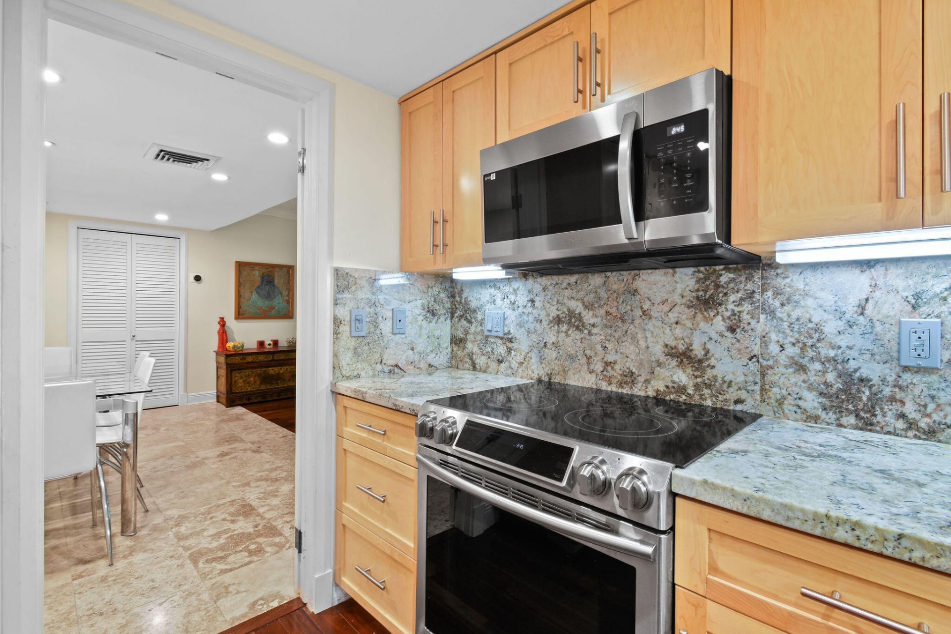 226 Brazilian Avenue, Unit 2 D, Palm Beach, FL 33480 Photo