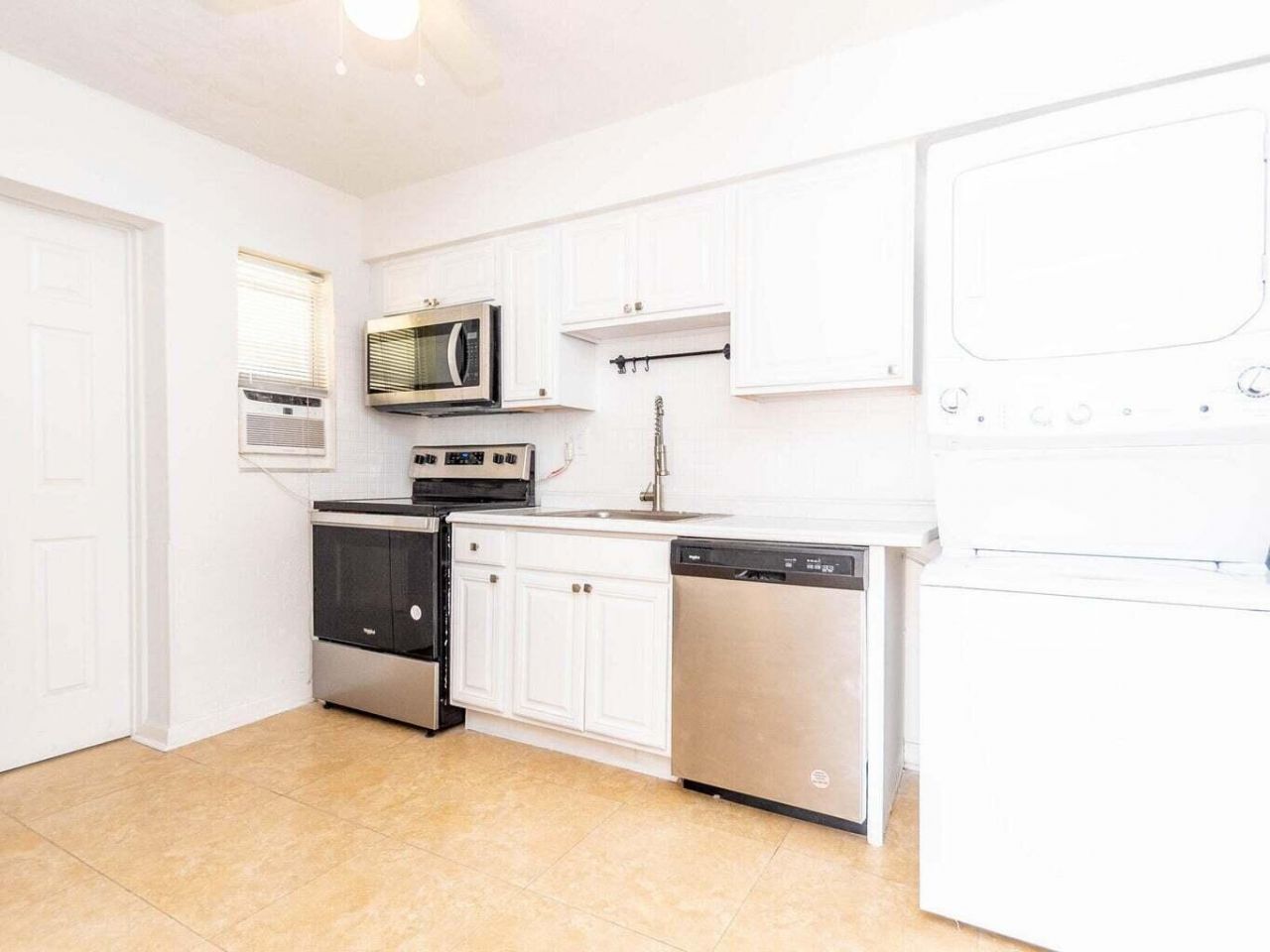 4230 NE 1st Terrace, Oakland Park, FL 33334 Photo
