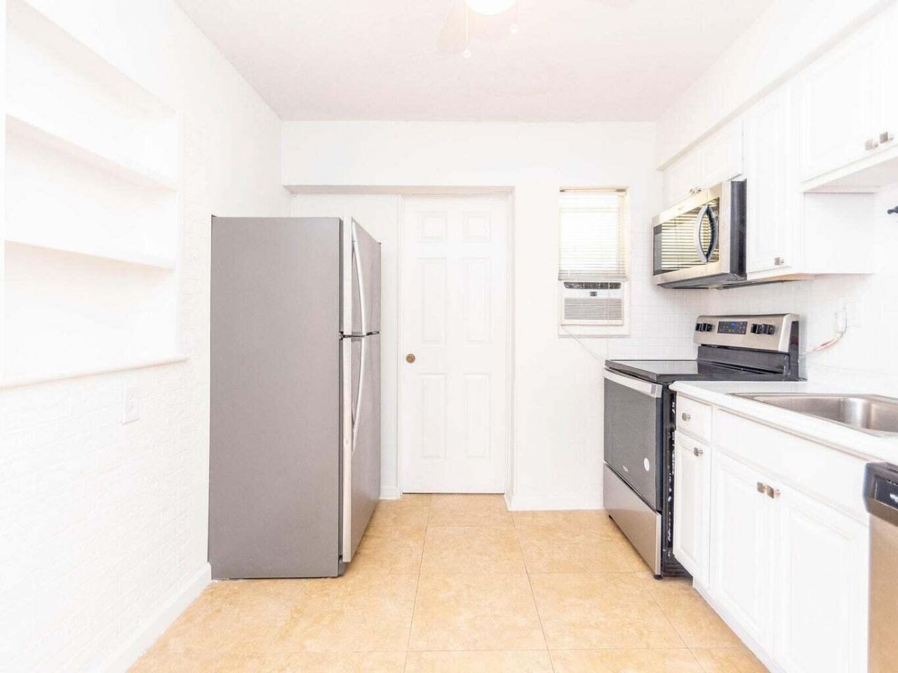 4230 NE 1st Terrace, Oakland Park, FL 33334 Photo