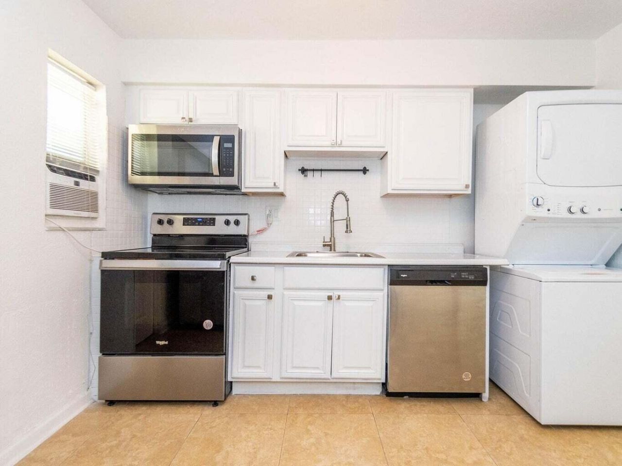 4230 NE 1st Terrace, Oakland Park, FL 33334 Photo