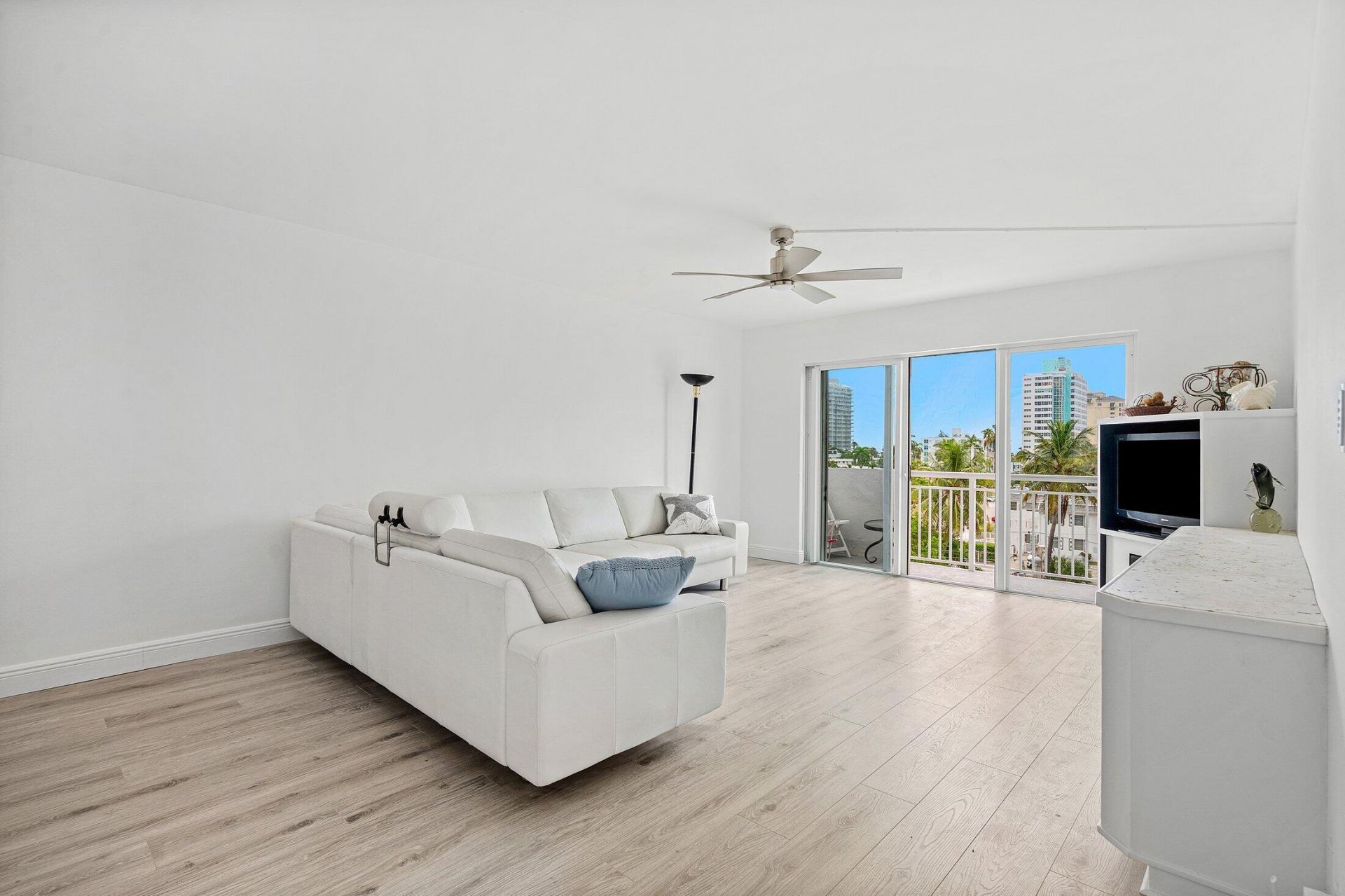 550 Bayshore Drive, Unit 506, Fort Lauderdale, FL 33304 Photo