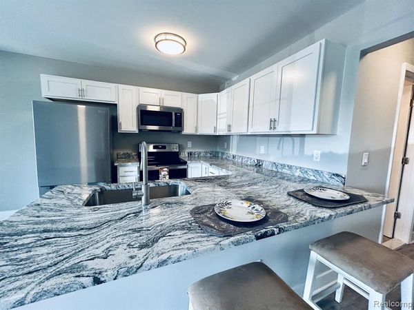 25323 Potomac Drive, South Lyon, MI 48178