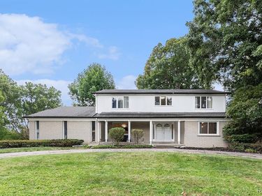 22465 Kenwyck Drive, Southfield, MI 48034