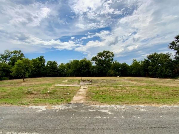 1018 W Angeline Street, Groesbeck, TX 76642