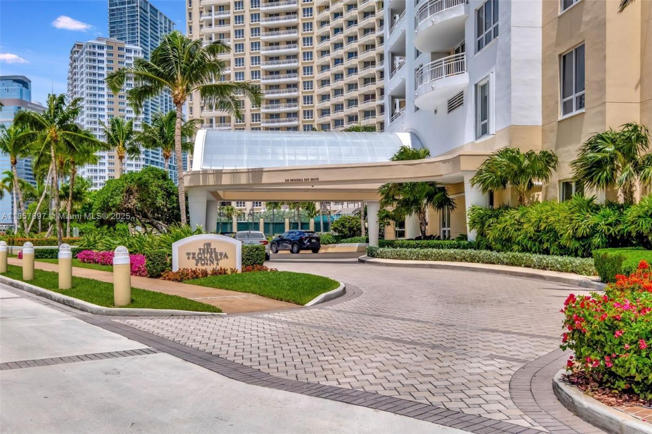 848 Brickell Key Dr, Unit 2602, Miami, FL 33131 Photo