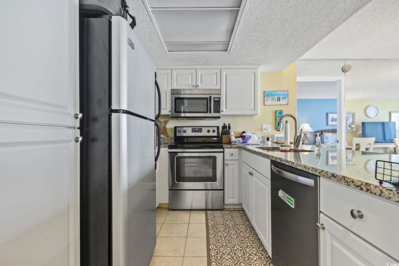 9820 Queensway Blvd. Photo 10