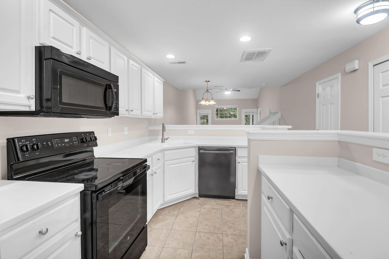 8712 Grassy Oak Trail Photo 9