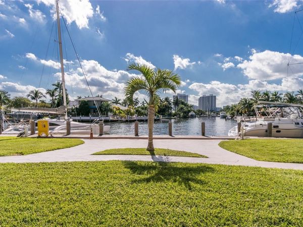 301 Golden Isles Dr, Unit 514, Hallandale Beach, FL 33009