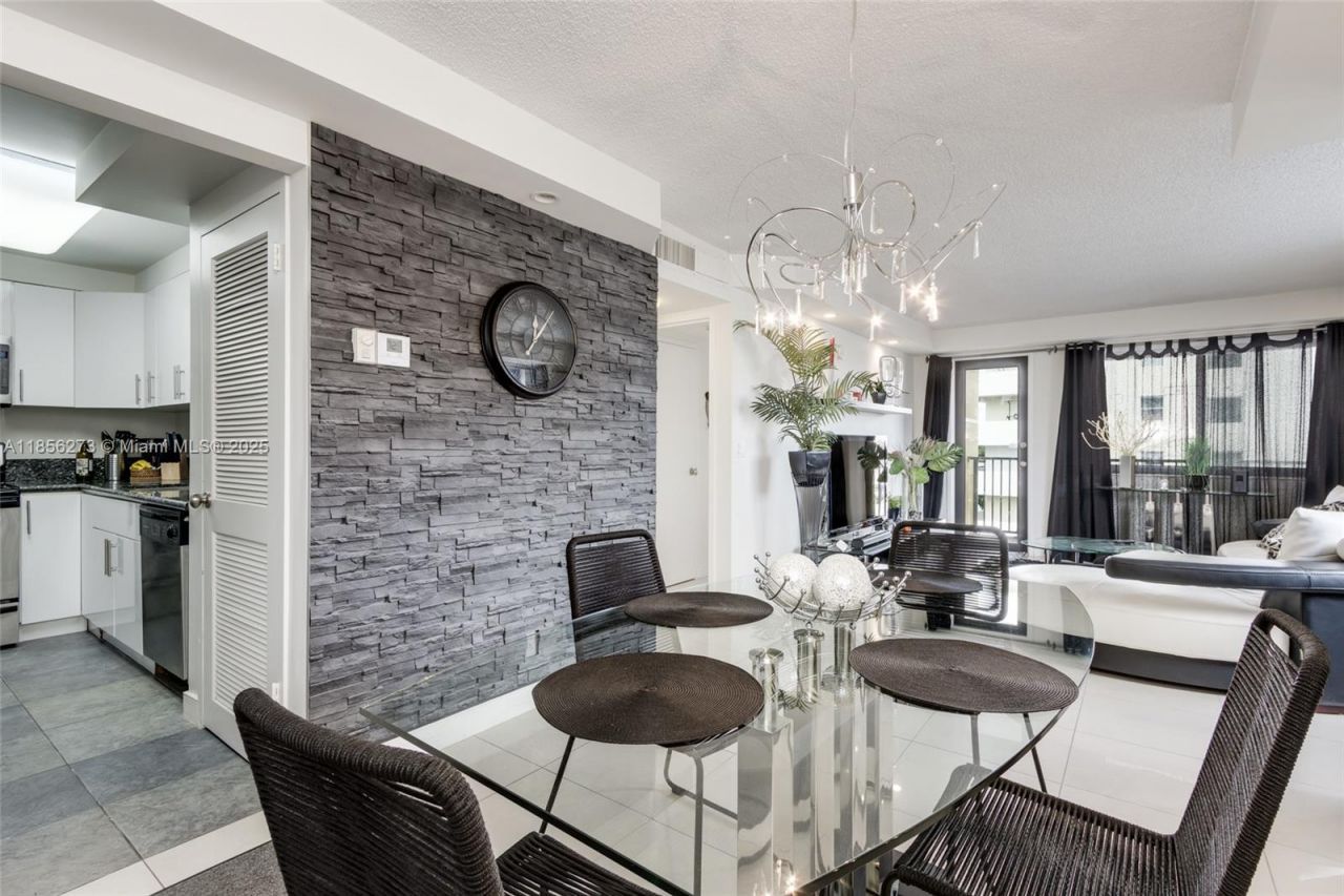 301 Golden Isles Dr, Unit 514, Hallandale Beach, FL 33009 Photo