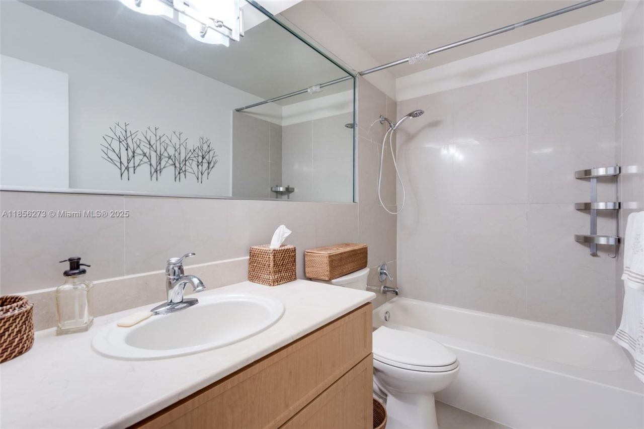 301 Golden Isles Dr, Unit 514, Hallandale Beach, FL 33009 Photo