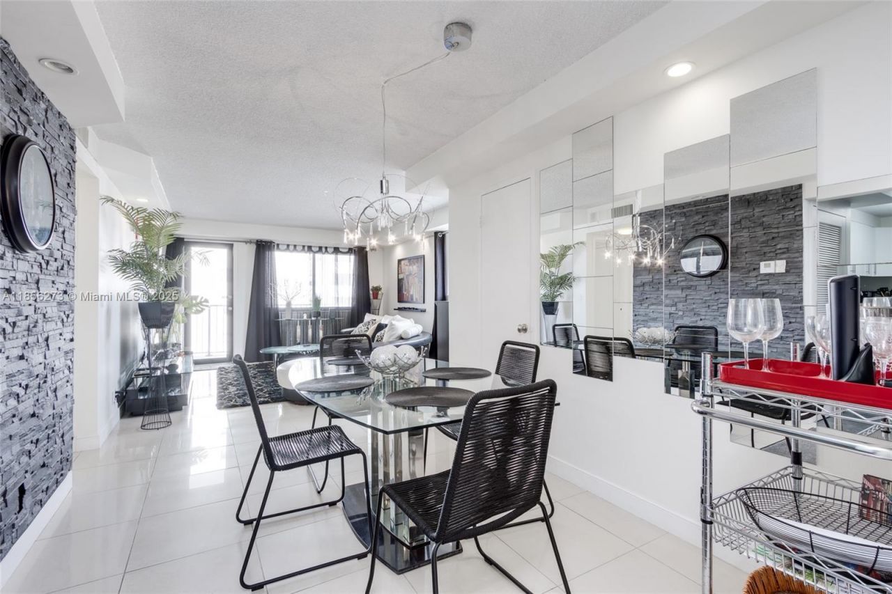 301 Golden Isles Dr, Unit 514, Hallandale Beach, FL 33009 Photo