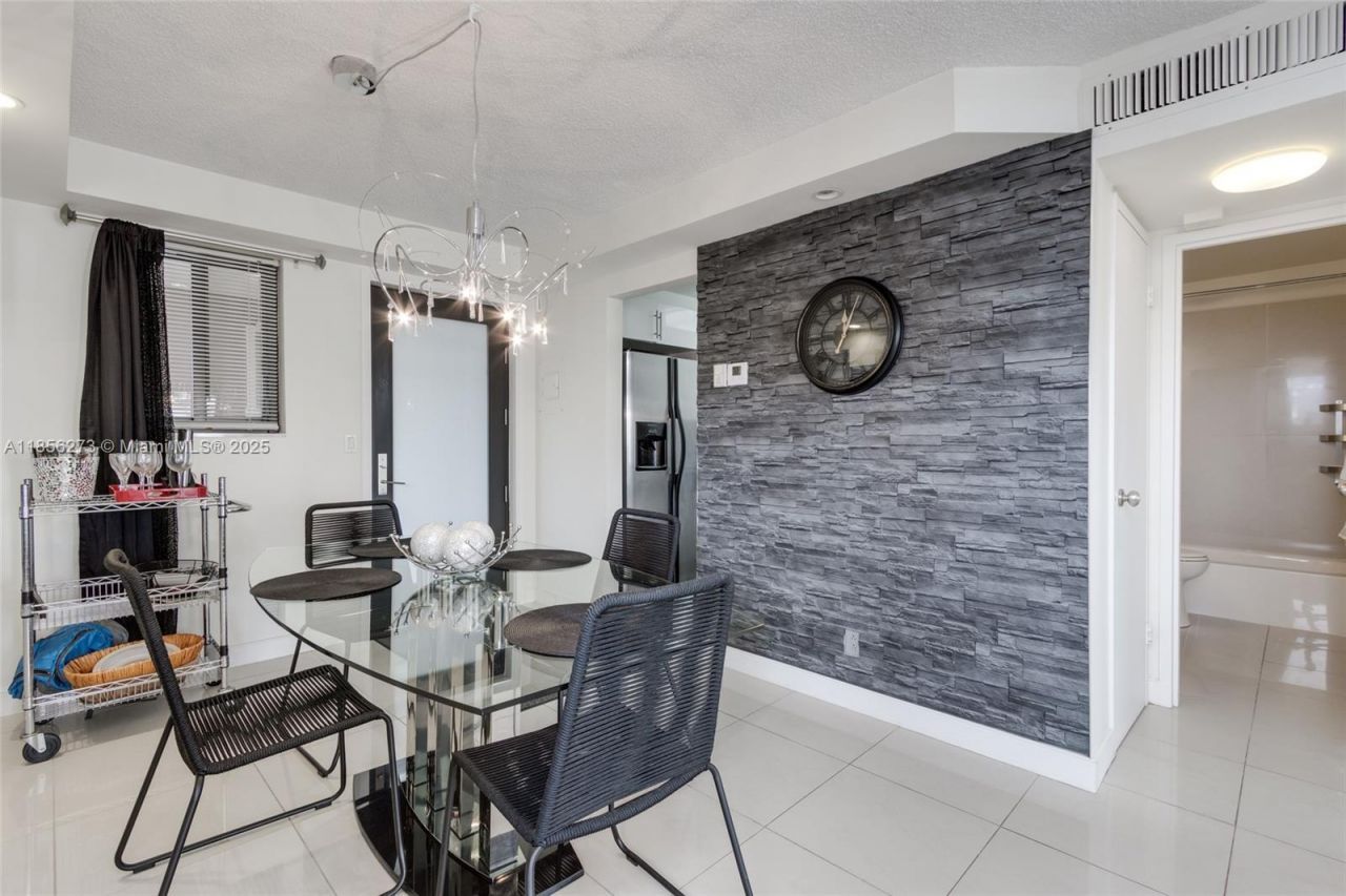 301 Golden Isles Dr, Unit 514, Hallandale Beach, FL 33009 Photo