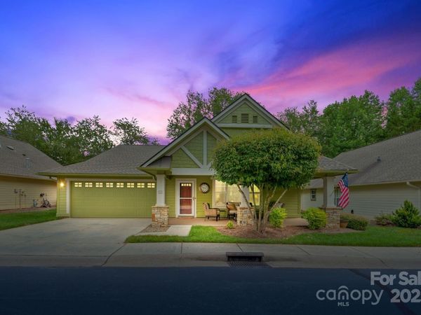 44 Gray Wolf Lane, Hendersonville, NC 28792