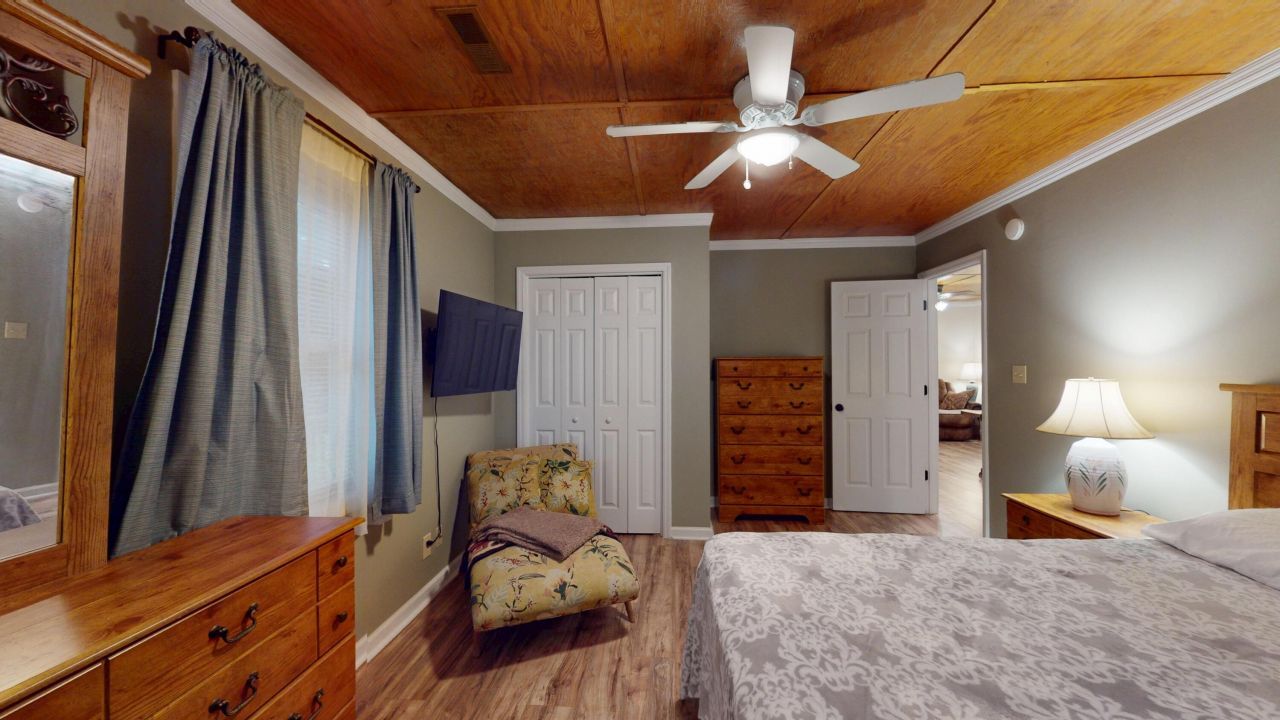 2677 Louise Drive Photo 4