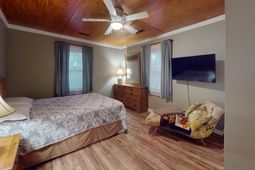 2677 Louise Drive photo 4