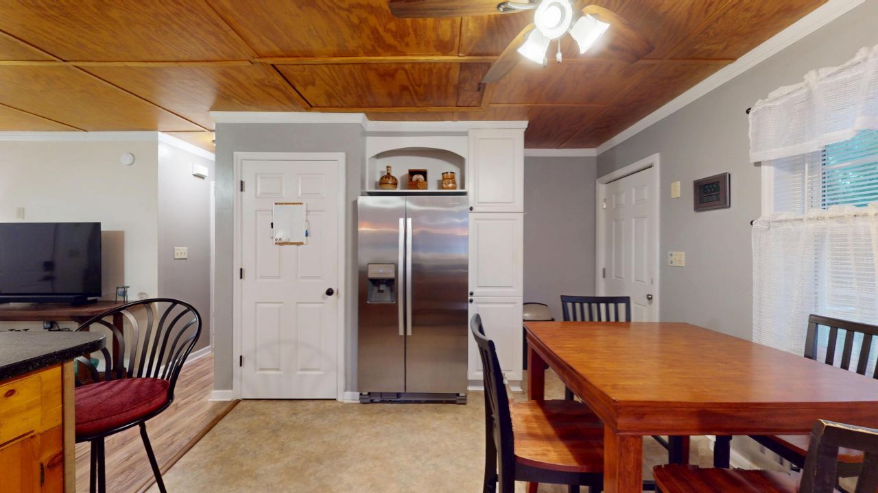 2677 Louise Drive Photo 6