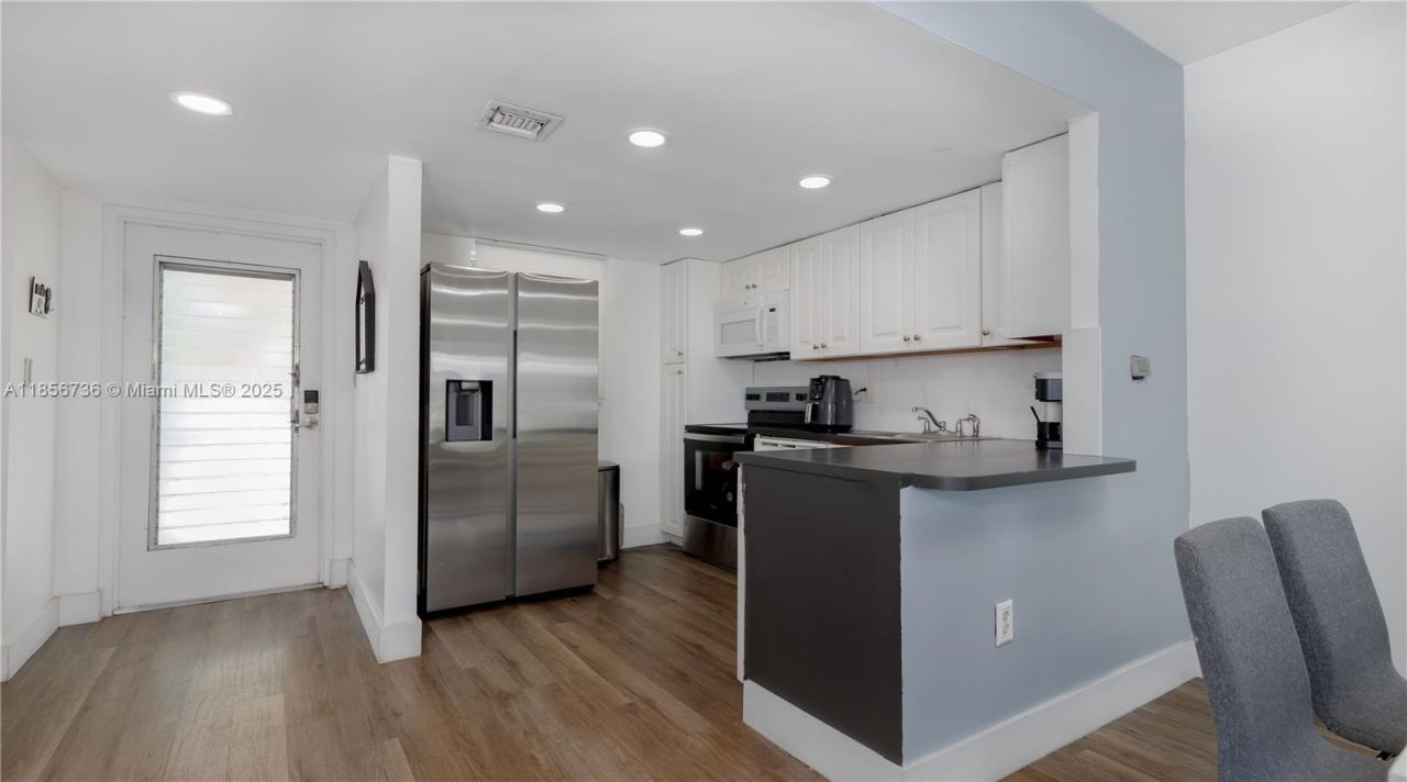 8321 Sands Point Blvd, Unit D205, Tamarac, FL 33321 Photo