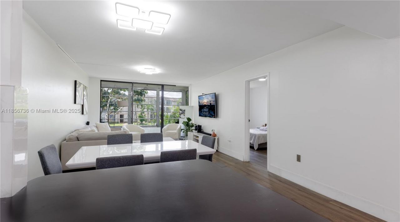 8321 Sands Point Blvd, Unit D205, Tamarac, FL 33321 Photo