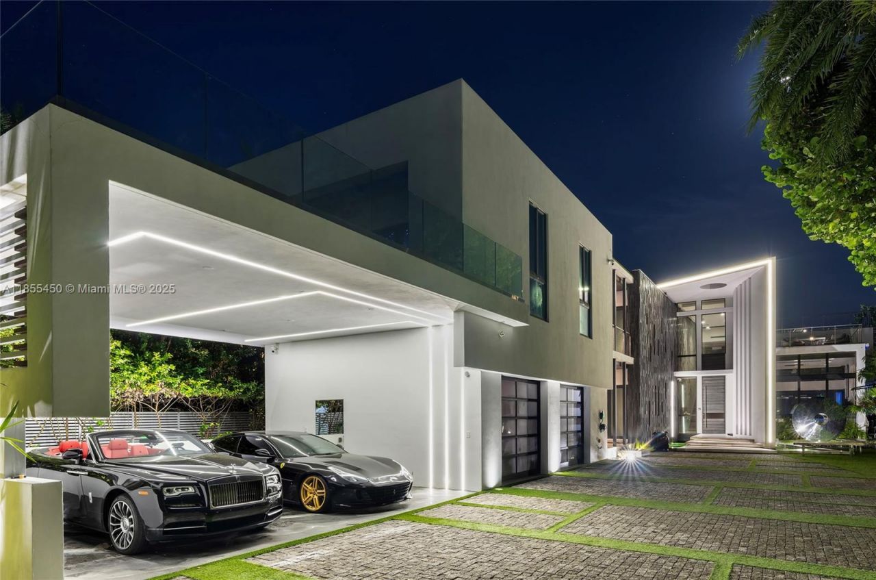 528 Lakeview Ct, Miami Beach, FL 33140 Photo