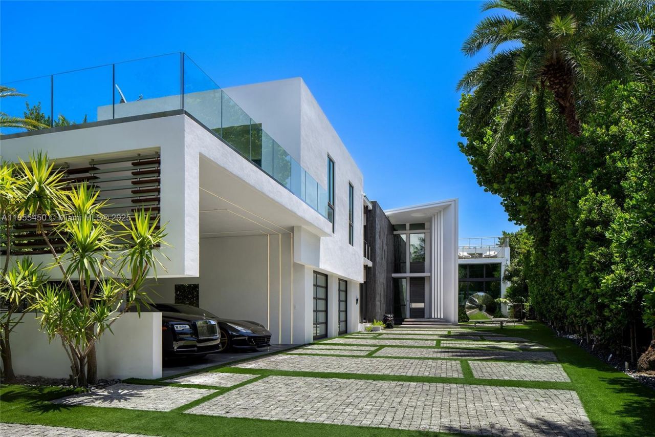 528 Lakeview Ct, Miami Beach, FL 33140 Photo