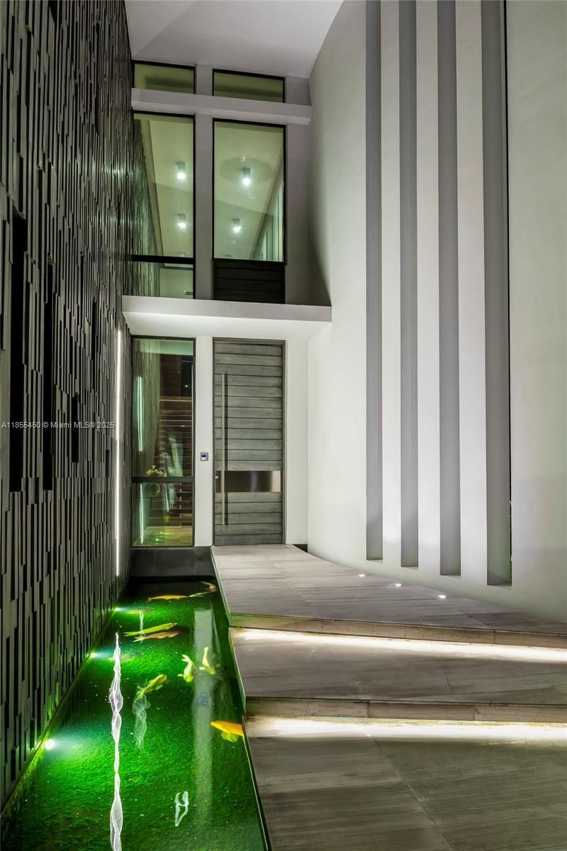 528 Lakeview Ct, Miami Beach, FL 33140 Photo