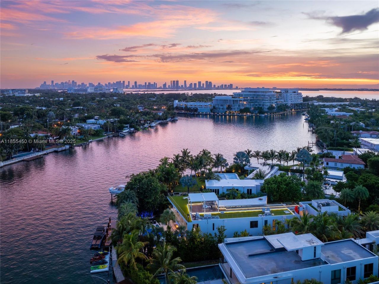 528 Lakeview Ct, Miami Beach, FL 33140 Photo