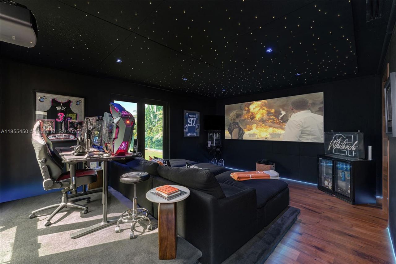 528 Lakeview Ct, Miami Beach, FL 33140 Photo