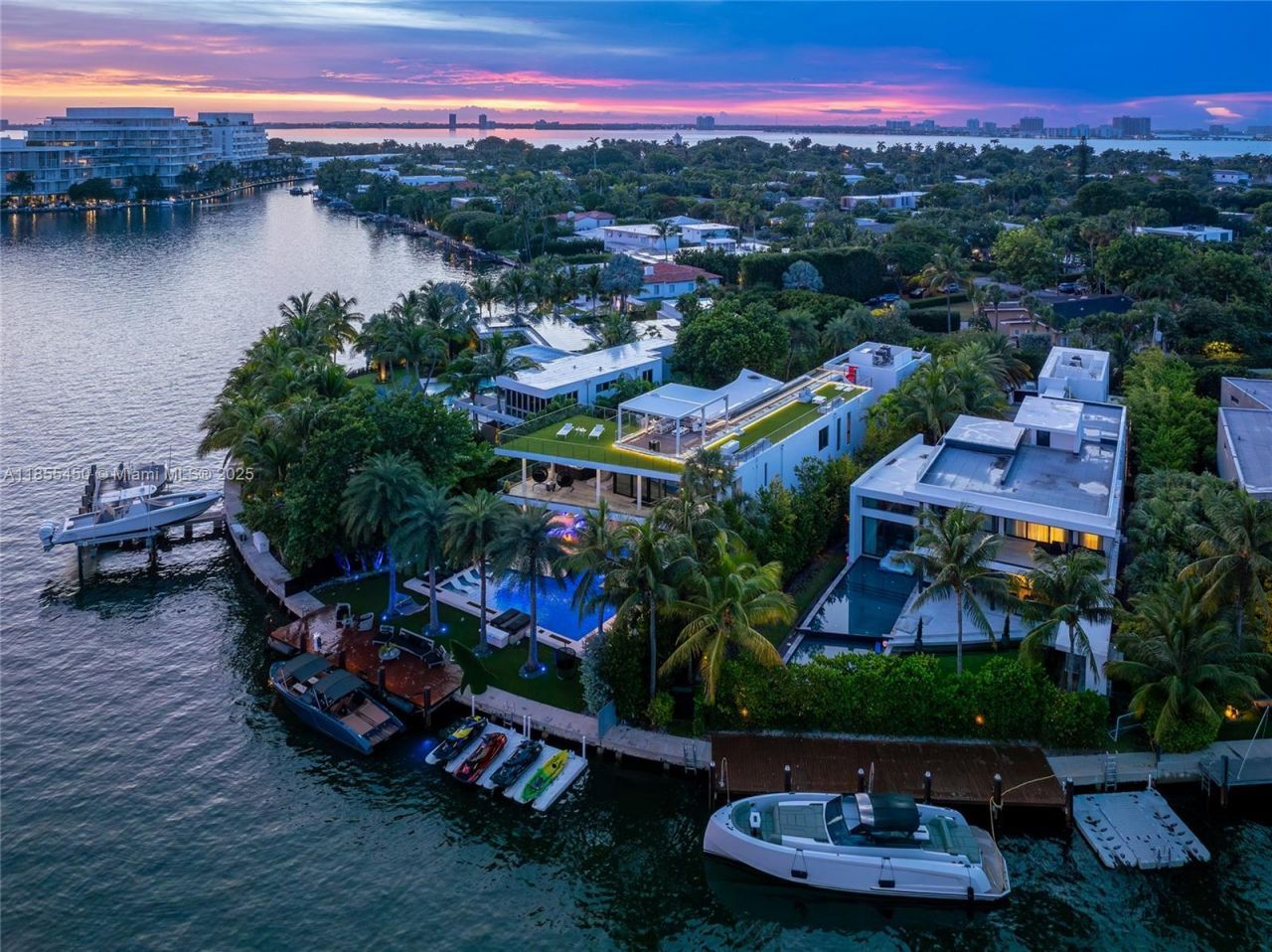 528 Lakeview Ct, Miami Beach, FL 33140 Photo