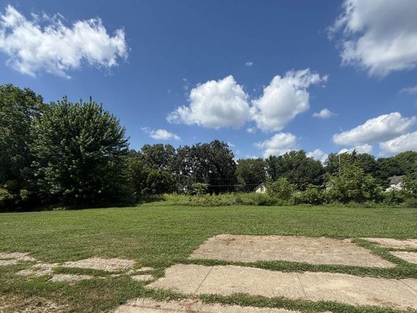 512 COMMERCIAL Street, Kewanee, IL 61443