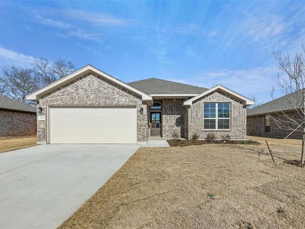 1102 Holly Street, Cleburne, TX 76033