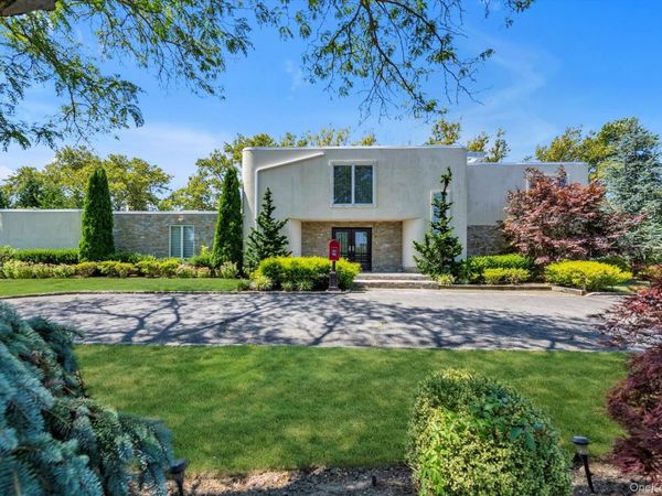 10 Macy Drive, Hewlett Bay Park, NY 11557