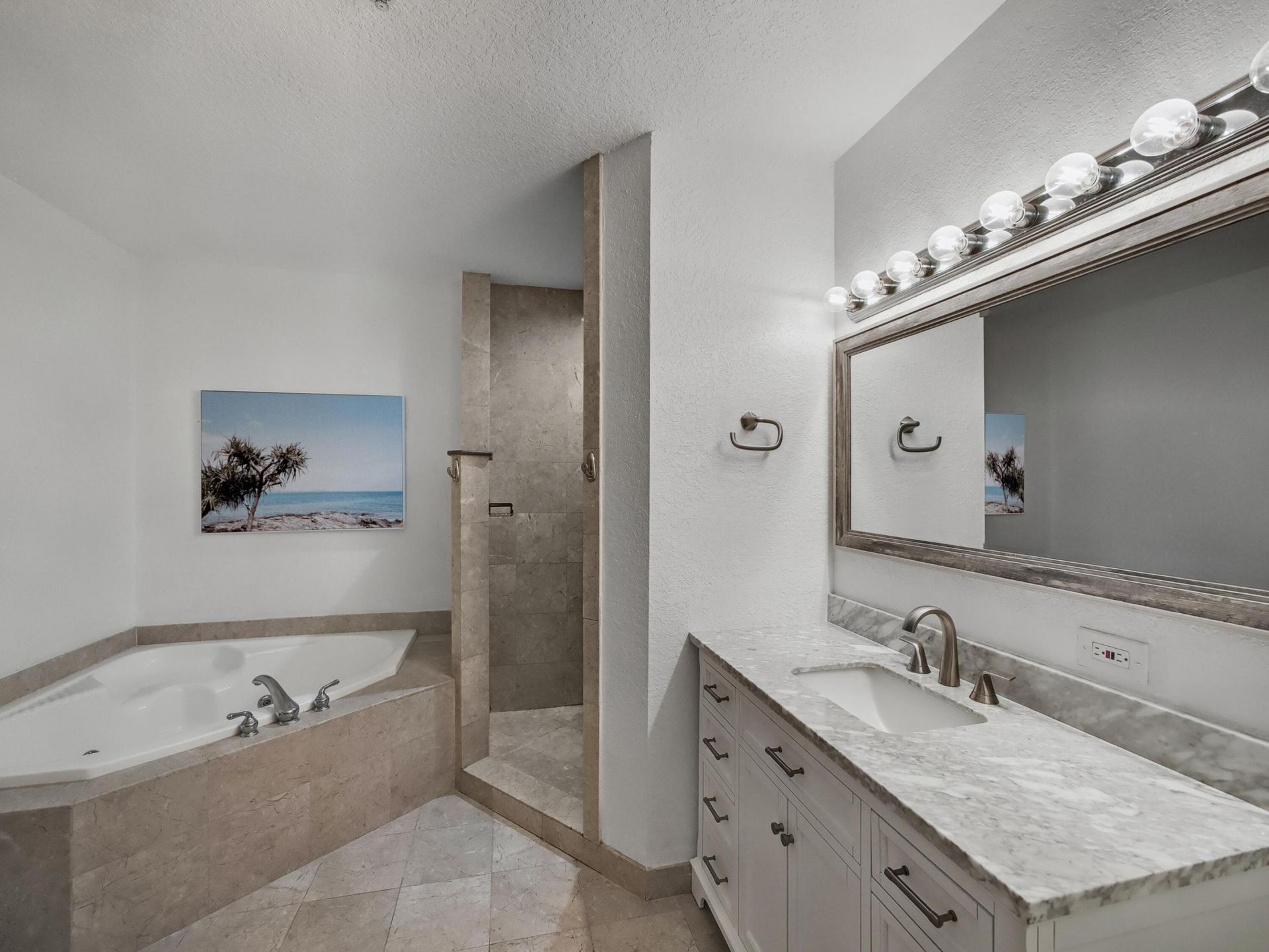 1610 Presidential Way, Unit B-207, West Palm Beach, FL 33401 Photo