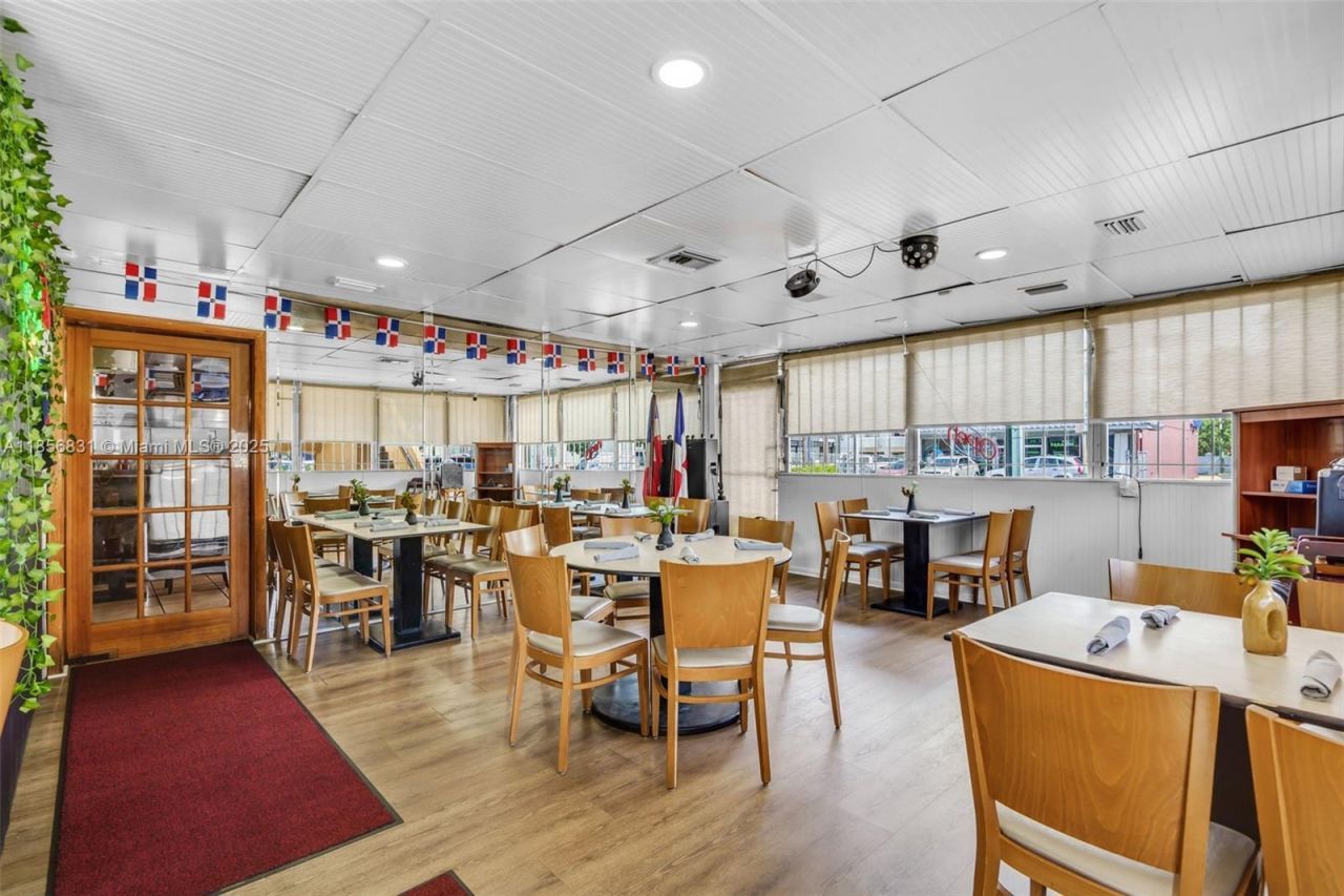 2742 SW 8th St, Miami, FL 33135 Photo