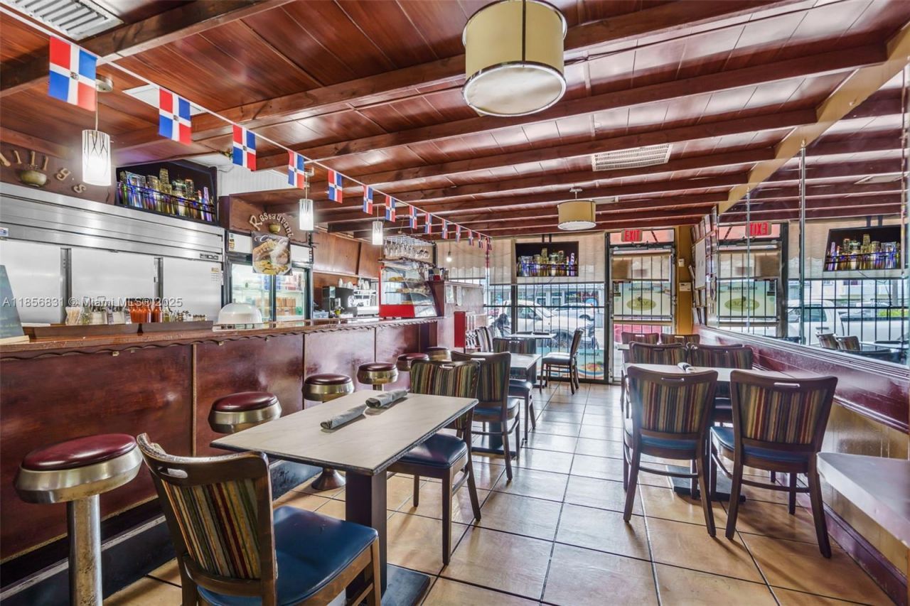 2742 SW 8th St, Miami, FL 33135 Photo