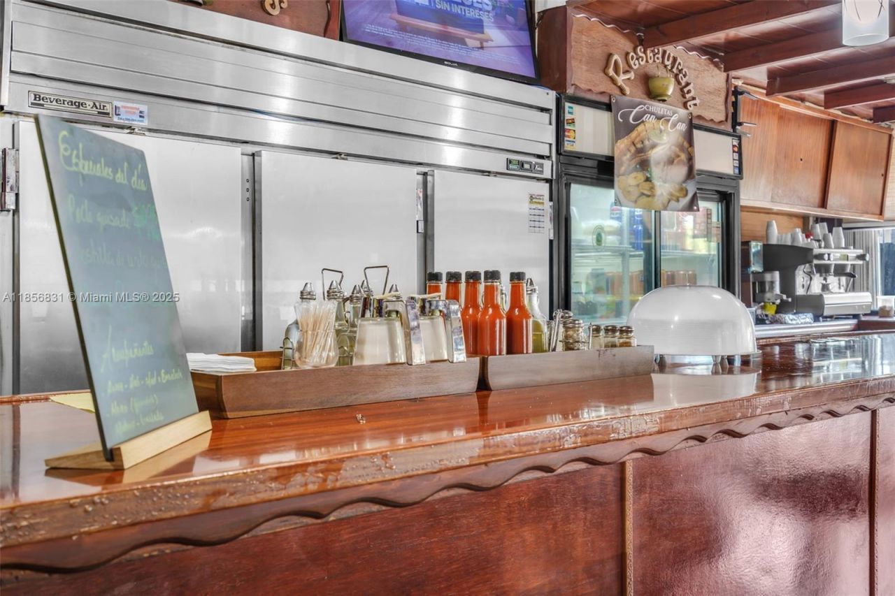 2742 SW 8th St, Miami, FL 33135 Photo