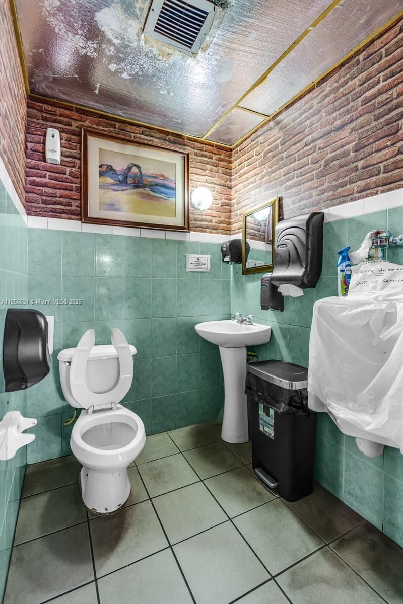 2742 SW 8th St, Miami, FL 33135 Photo